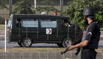 Δεκάδες όμηροι απελευθερώθηκαν από το αρχηγείο των Ενόπλων Δυνάμεων στο Πακιστάν