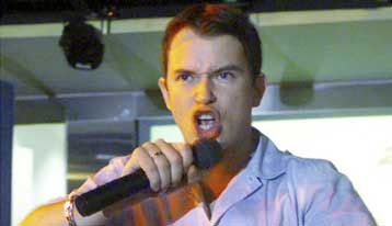 Απεβίωσε ο τραγουδιστής των Boyzone, Στίβεν Γκέιτλι