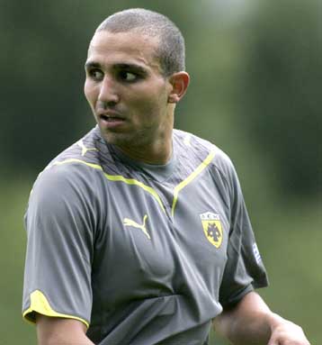 «Δεν σκέφτομαι την ΑΕΚ» δήλωσε ο Ράφικ Τζιμπούρ