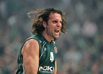 Ο Παναθηναϊκός τιμά και αποχαιρετά τον μεγάλο αρχηγό του, τον Φραγκίσκο Αλβέρτη