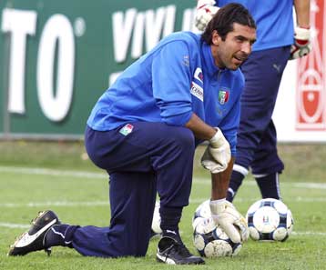 Ετοιμάζεται για χειρουργείο ο Μπουφόν που παίζει με κατεστραμμένο γόνατο