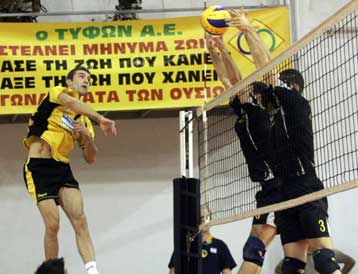 Η ΑΕΚ προσπάθησε αλλά…ο Αρης επικράτησε εκτός έδρας με 3-1 σετ