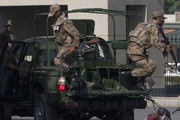 Πολύνεκρη επίθεση αυτοκτονίας με στρατιωτικό στόχο στο Πακιστάν