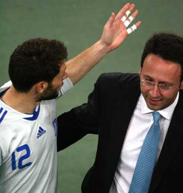 Mε Ρεχάγκελ στο Μουντιάλ 2010 εφόσον προκριθεί η εθνική