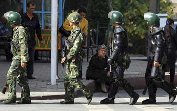 Σε θάνατο καταδικάσθηκαν έξι άτομα για συμμετοχή στις ταραχές του Ουρούμτσι στην Κίνα