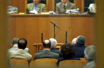 Διακόπηκε για τις 22 Οκτωβρίου η δίκη του πρώην ΔΣ της ΔΕΚΑ