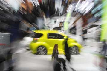 Την έννοια του «hands free» επαναπροσδιόρισε οδηγός στη Γερμανία!