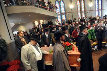 Ταιριαστό «ύστατο χαίρε» στον Έντγκαρ Αλαν Πόε με 160 χρόνια καθυστέρηση