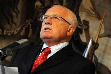 Υπό την ομηρία του «αντιφρονούντα» Βάτσλαβ Κλάους η Συνθήκη της Λισαβόνας