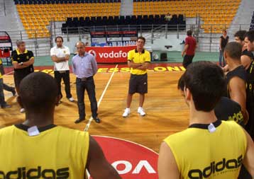 Σε αναζήτηση παικτών και αντιπάλου βρίσκονται στην ΚΑΕ Αρης