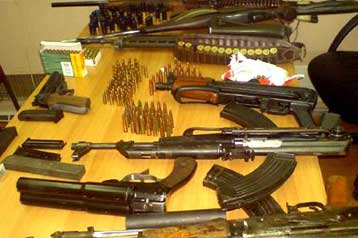 Συνελήφθη 50χρονος που είχε στήσει οπλοστάσιο στο σπίτι του