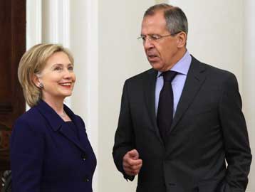 «Μην πιέζετε το Ιράν» λέει η Ρωσία στην Χίλαρι Κλίντον