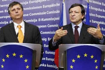 Να βρει λύση για τη Συνθήκη της Λισαβόνας καλεί την τσεχική κυβέρνηση ο Μπαρόζο