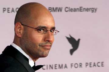 Για την ηγεσία της Λιβύης προαλείφει το γιο του ο Μοαμάρ Καντάφι