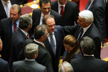 Έως τα τέλη Νοεμβρίου προσανατολίζεται να παραμείνει στο τιμόνι της ΝΔ ο Κ.Καραμανλής