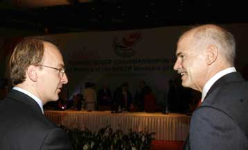 Προβληματισμός της Αθήνας για την έκθεση προόδου της Κομισιόν για την ΠΓΔΜ