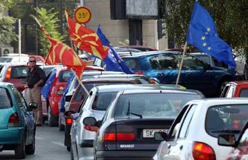 Έναρξη ενταξιακών διαπραγματεύσεων με την ΠΓΔΜ προτείνει η Κομισιόν