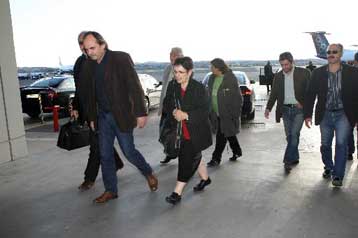 Ας σταματήσει η αστυνομία την επίδειξη δύναμης, λέει η Αλεκα Παπαρήγα