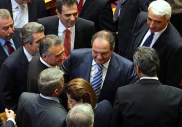 Σε κομβικό σημείο οι εσωκομματικές διεργασίες στη ΝΔ