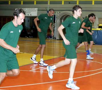 Βόμβες μολότοφ στο κλειστό γυμναστήριο του Μετς μετά την προπόνηση του Παναθηναϊκού