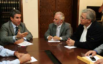 Σύσκεψη του Ανδρέα Λοβέρδου με τη ΓΣΕΕ, στη σκιά των στοιχείων για την ανεργία