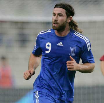 Χαμόγελα για Αμανατίδη, απλή φλεγμονή στο γόνατο