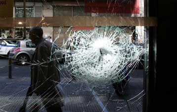 Επίθεση κουκουλοφόρων στα γραφεία της εφημερίδας Espresso