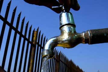 Δήμοι της Θεσσαλονίκης διαψεύδουν τις ανησυχητικές μετρήσεις στο νερό