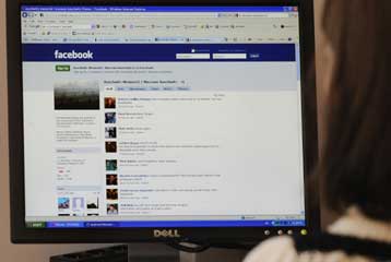 Χιλιάδες χρήστες έμειναν «κλειδωμένοι» για μέρες έξω από το Facebook