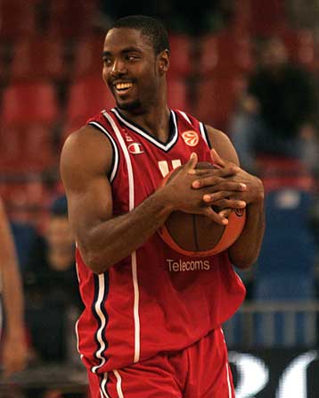 Ο Αρης βρίσκεται μια ανάσα από τον Μάιλς, ο Κατσικάρης όρισε αρχηγό τον Χατζηβρέττα