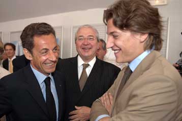 «Εγώ είμαι ο απώτερος στόχος των επιθέσεων στο γιο μου» λέει ο Νικολά Σαρκοζί