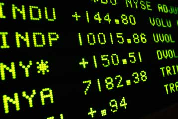 Μικρές πτώσεις στις αγορές της Ευρώπης την Πέμπτη, μικρή άνοδος στη Γουόλ Στριτ