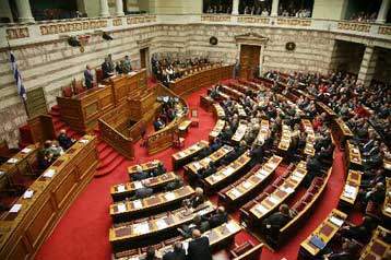 Καταγγελίες για μονιμοποιήσεις «ημετέρων» στη Βουλή πριν και μετά τις εκλογές