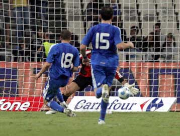 Τέσσερις θέσεις έπεσε η εθνική ποδοσφαίρου στην παγκόσμια κατάταξη