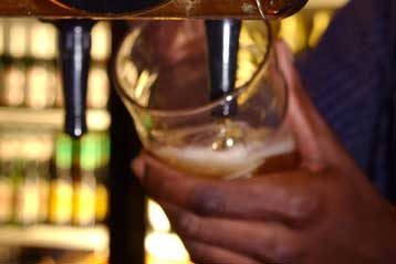 Τουλάχιστον 5.000 λίτρα αλκοολούχων ποτών κατάσχεσαν οι Βρετανικές αρχές από εφήβους