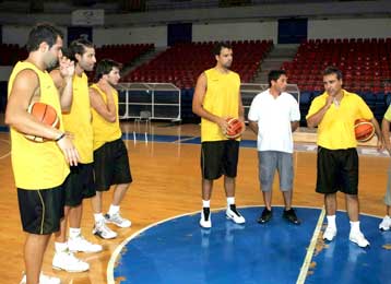 Η ΑΕΚ δεν πήρε απάντηση από τη FIBA, έλαβε, όμως, σκληρή ανακοίνωση από τον «Λάζο»