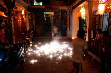 Δεκάδες νεκροί στην Ινδία από πυρκαγιά σε αποθήκη πυρομαχικών