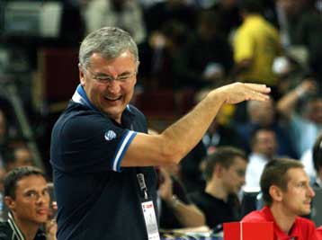 «Γελοιότητες» για τον Καζλάουσκας τα περί επιστροφής του στον πάγκο της Λιθουανίας