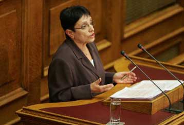 Το ΠΑΣΟΚ θα ακολουθήσει την ίδια συντηρητική πολιτική με τη ΝΔ, λέει η Αλ.Παπαρήγα