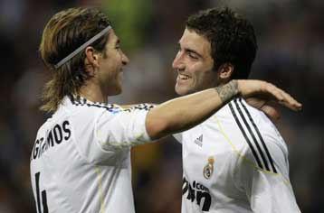 Επέστρεψε με «τεσσάρα» και έπιασε στην κορυφή την… άσφαιρη Μπαρτσελόνα