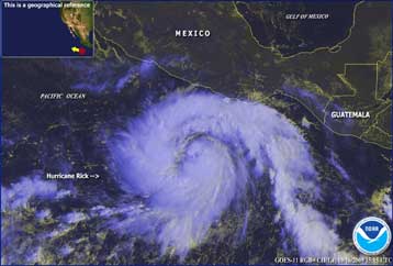 Επίνδυνη ενίσχυση του κυκλώνα Ρικ ανοιχτά του Μεξικού