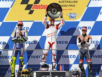 Νίκη του Στόνερ, χαμόγελα από τον Ρόσι στην Αυστραλία