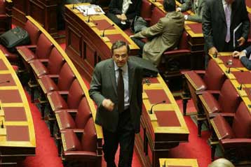 Με αρχηγικό προφίλ και κριτική εφ όλης της ύλης η τοποθέτηση Σαμαρά στη Βουλή