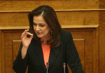 Ισορροπημένη αντιπολιτευτική τακτική από την Ντόρα Μπακογιάννη