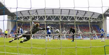 Ανατροπή από την Μπλάκμπερν, ισοπαλία για Γουίγκαν και Μάντσεστερ Σίτι