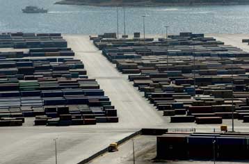 Ανάσα για την αγορά από το τέλος της απεργίας στο λιμάνι του Πειραιά