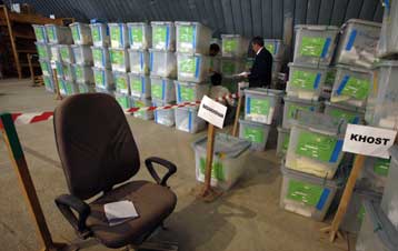 «Πόλεμος» για το πόρισμα της έρευνας για πιθανή εκλογική νοθεία στο Αφγανιστάν