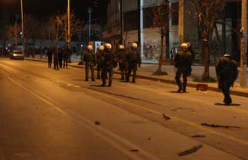 Πεδίο μάχης το Παγκράτι από συμπλοκή «αιωνίων» οπαδών