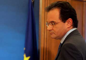 Πίστωση χρόνου για το έλλειμμα επιχειρεί να εξασφαλίσει ο Γ.Παπακωνσταντίνου