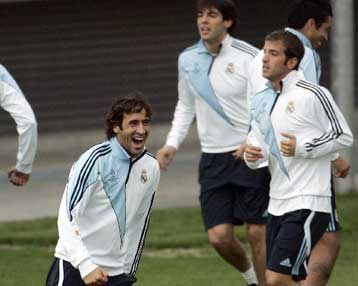 Σούπερ ντέρμπι Ρεάλ Μαδρίτης-Μίλαν στο Μπερναμπέου